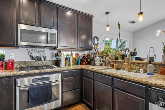 14504 Harbor Isle Way, Bakersfield, CA 93314