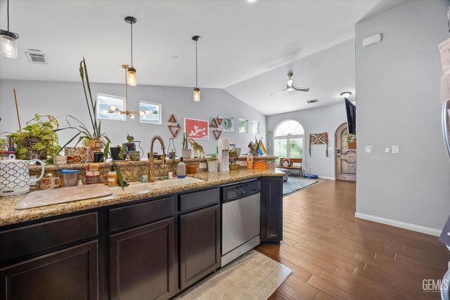 14504 Harbor Isle Way, Bakersfield, CA 93314