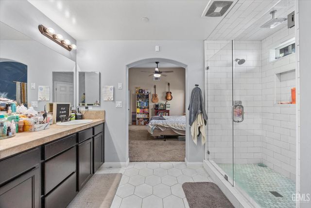 14504 Harbor Isle Way, Bakersfield, CA 93314