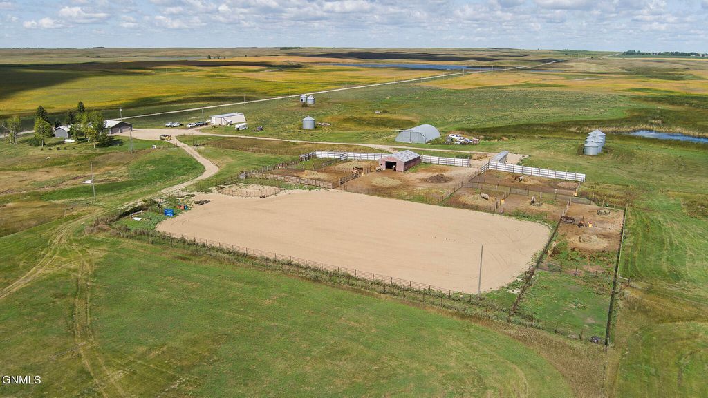 40001 392nd Street NE, Wing, ND 58494 photo 2