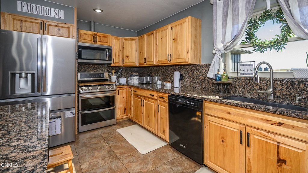 40001 392nd Street NE, Wing, ND 58494 photo 4