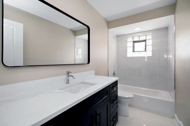 8356 Sayre Avenue, Burbank, IL 60459