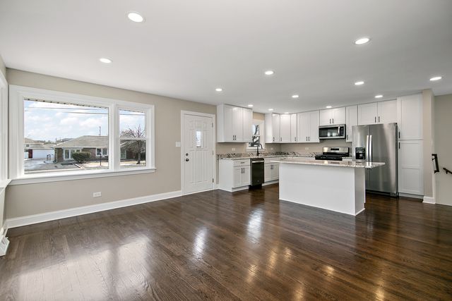 8356 Sayre Avenue, Burbank, IL 60459