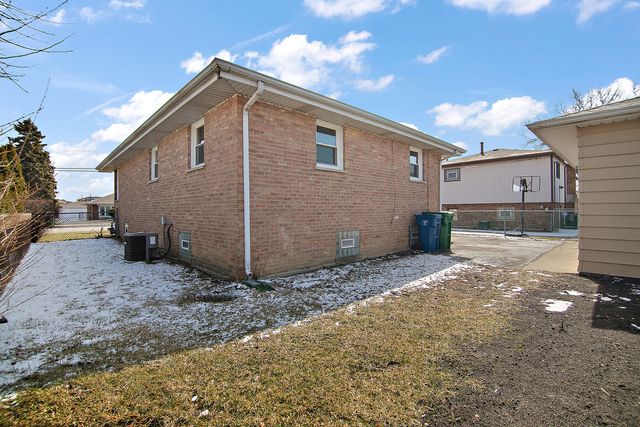 8356 Sayre Avenue, Burbank, IL 60459