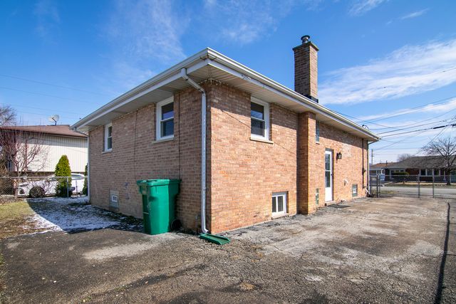 8356 Sayre Avenue, Burbank, IL 60459