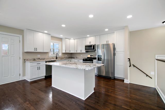 8356 Sayre Avenue, Burbank, IL 60459