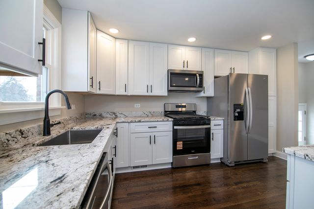 8356 Sayre Avenue, Burbank, IL 60459