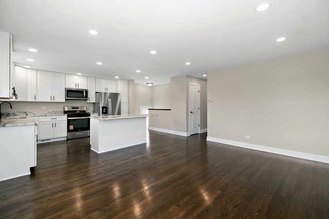 8356 Sayre Avenue, Burbank, IL 60459