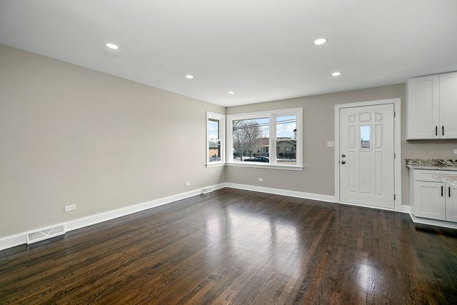 8356 Sayre Avenue, Burbank, IL 60459