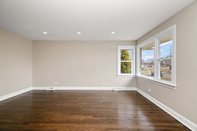 8356 Sayre Avenue, Burbank, IL 60459