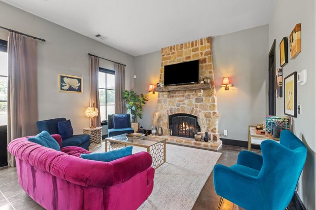 36 Scenic Ridge DR, Fredericksburg, TX 78624