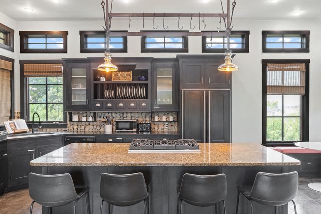 36 Scenic Ridge DR, Fredericksburg, TX 78624