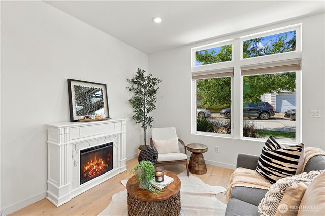 4608 Evanston Avenue N, Seattle, WA 98103