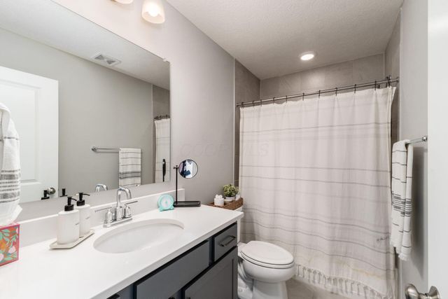 2674 Carmie Drive E, Blacklick, OH 43004