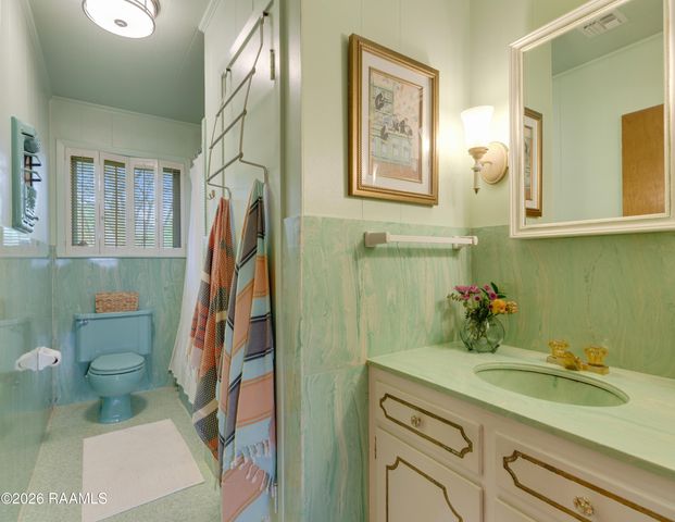 208 Robert Drive, Lafayette, LA 70506