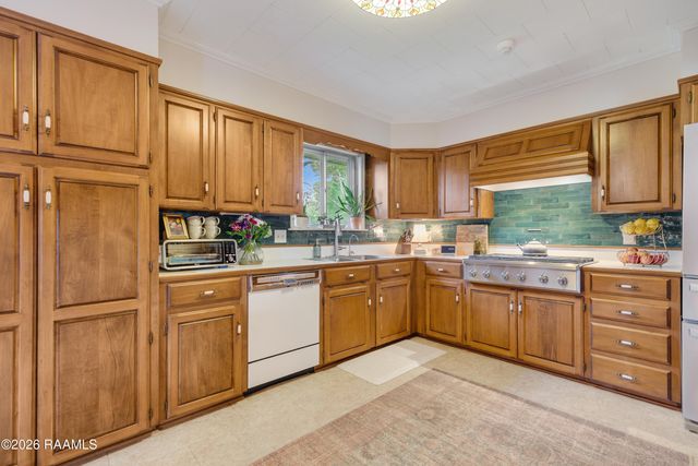 208 Robert Drive, Lafayette, LA 70506