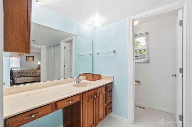 901 New England Avenue, Centerville, OH 45429