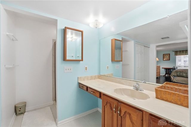 901 New England Avenue, Centerville, OH 45429