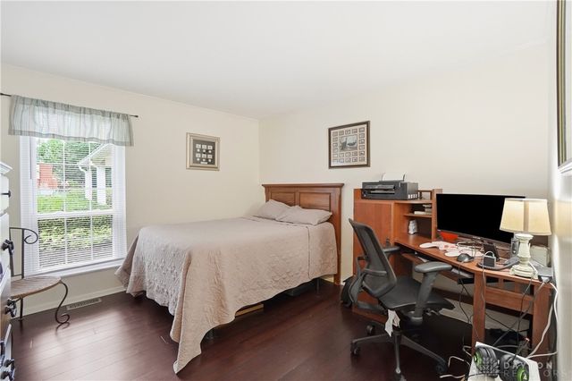 901 New England Avenue, Centerville, OH 45429