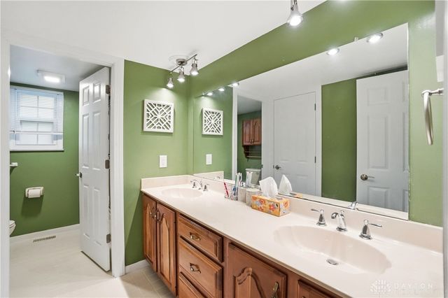 901 New England Avenue, Centerville, OH 45429