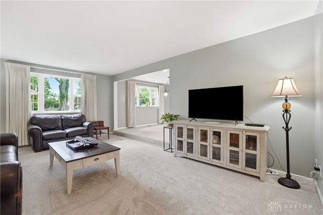 901 New England Avenue, Centerville, OH 45429