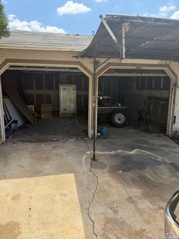 5722 Jones Fall Dr., San Antonio, TX 78244