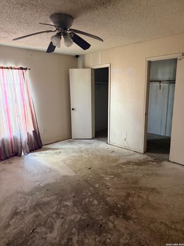 5722 Jones Fall Dr., San Antonio, TX 78244