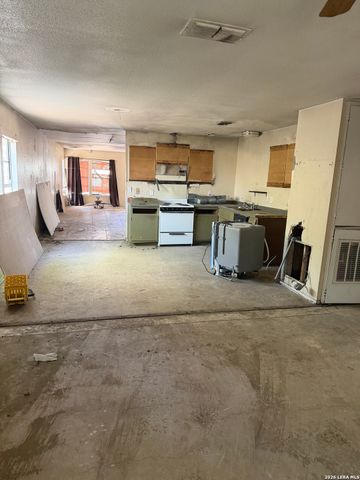 5722 Jones Fall Dr., San Antonio, TX 78244