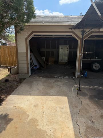 5722 Jones Fall Dr., San Antonio, TX 78244