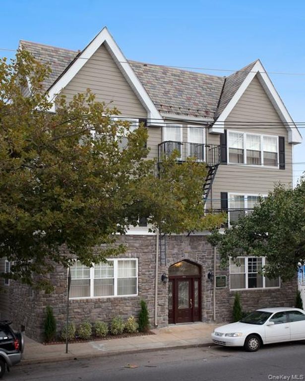 1240 W Broadway K, Hewlett, NY 11557