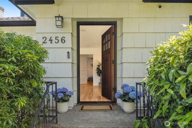 2456 3rd Avenue W, Seattle, WA 98119