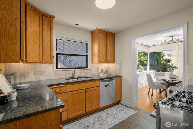 2456 3rd Avenue W, Seattle, WA 98119