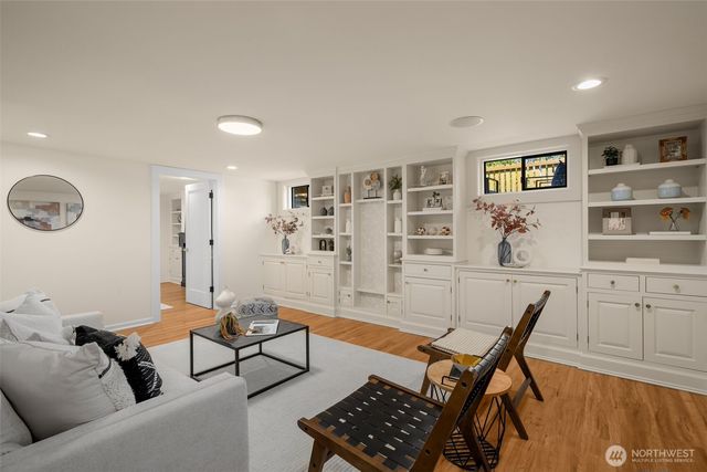 2456 3rd Avenue W, Seattle, WA 98119