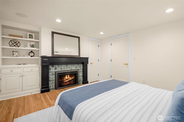 2456 3rd Avenue W, Seattle, WA 98119