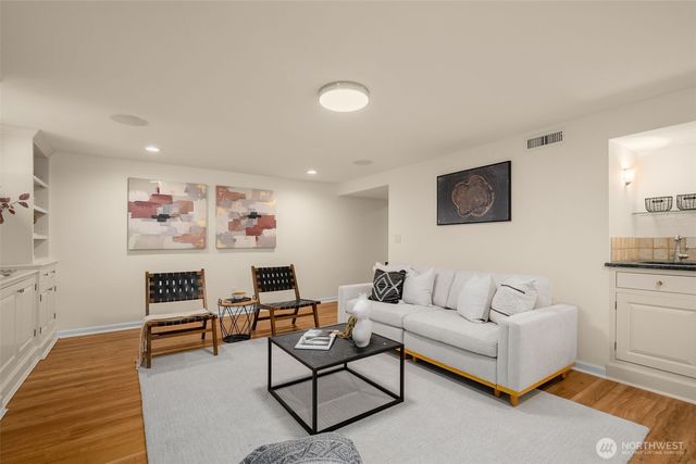 2456 3rd Avenue W, Seattle, WA 98119