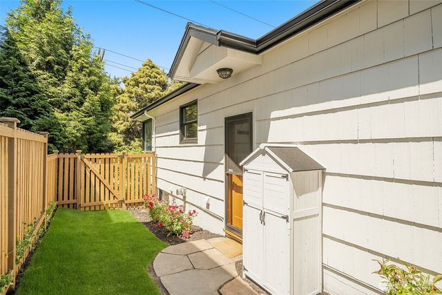 2456 3rd Avenue W, Seattle, WA 98119