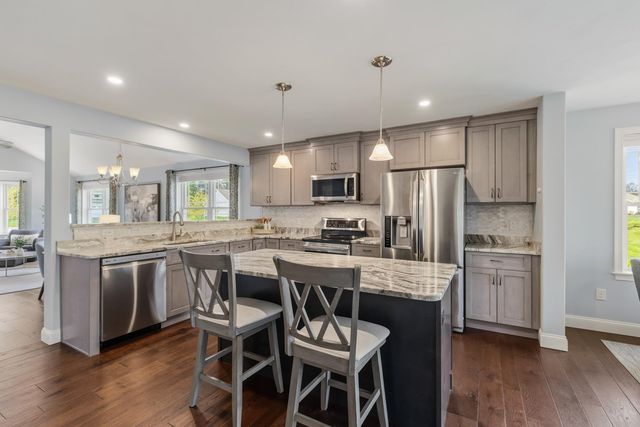 10 Wilson Way, Brentwood, NH 03833