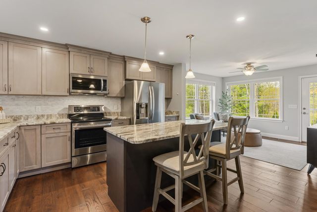 10 Wilson Way, Brentwood, NH 03833