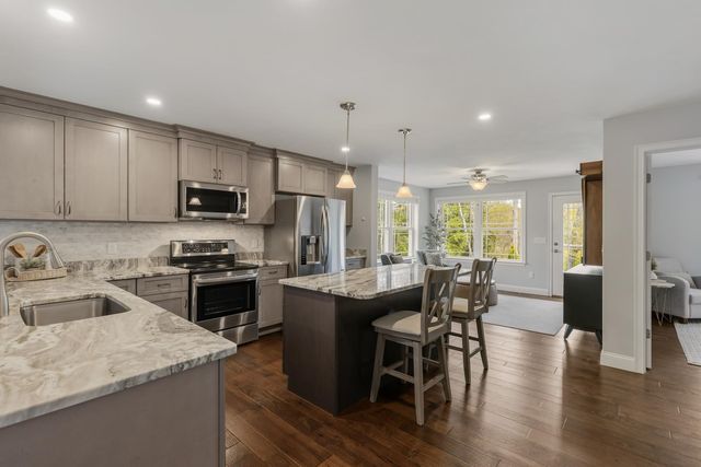 10 Wilson Way, Brentwood, NH 03833