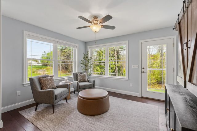 10 Wilson Way, Brentwood, NH 03833
