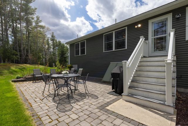 10 Wilson Way, Brentwood, NH 03833
