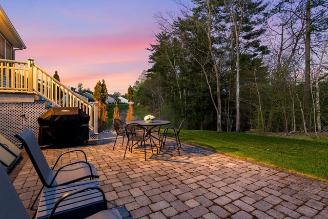 10 Wilson Way, Brentwood, NH 03833