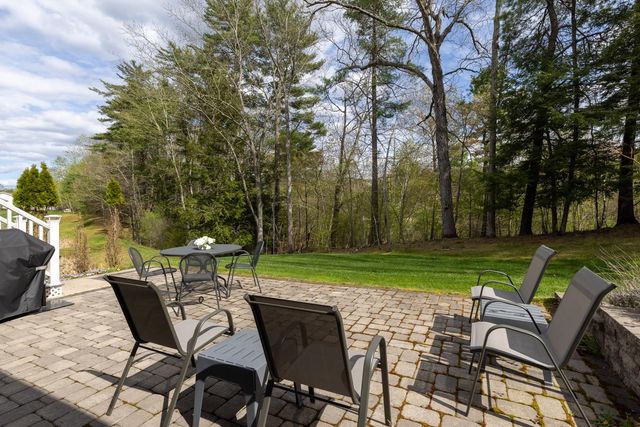 10 Wilson Way, Brentwood, NH 03833