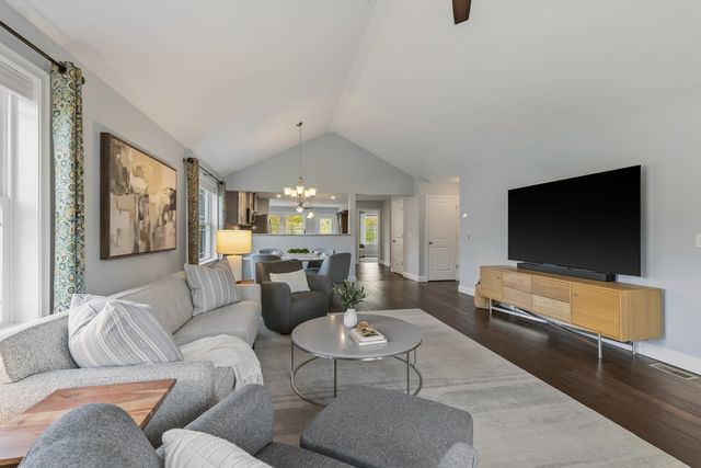 10 Wilson Way, Brentwood, NH 03833