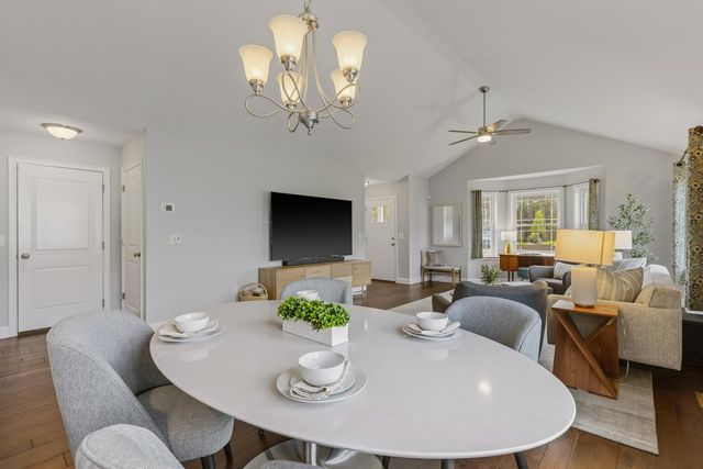 10 Wilson Way, Brentwood, NH 03833