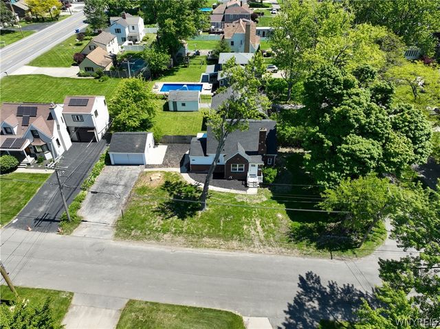 4636 Kennison Parkway, Hamburg, NY 14075