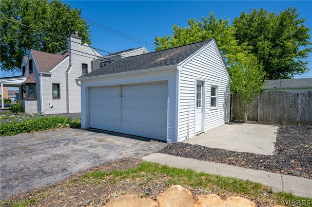 4636 Kennison Parkway, Hamburg, NY 14075