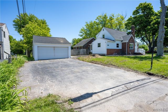 4636 Kennison Parkway, Hamburg, NY 14075
