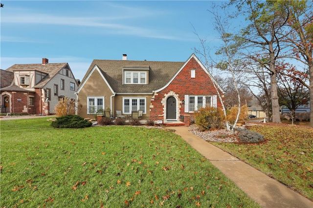 1303 Pembroke Lane, Topeka, KS 66604