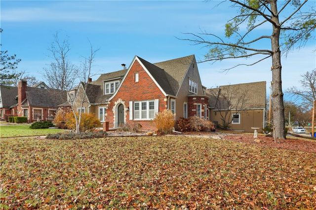 1303 Pembroke Lane, Topeka, KS 66604